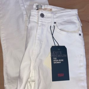 Never worn white Levi’s 721 high-rise skinny jeans